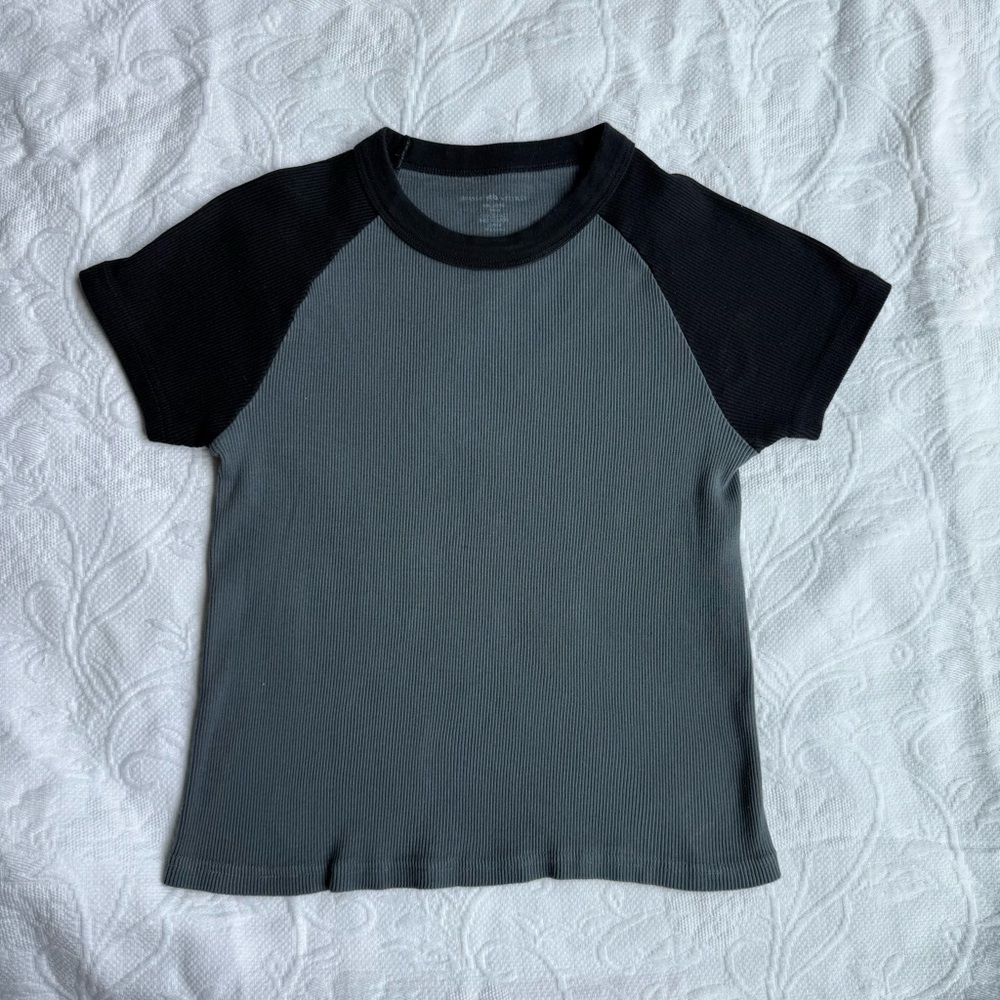Brandy Melville Raglan Baby tee